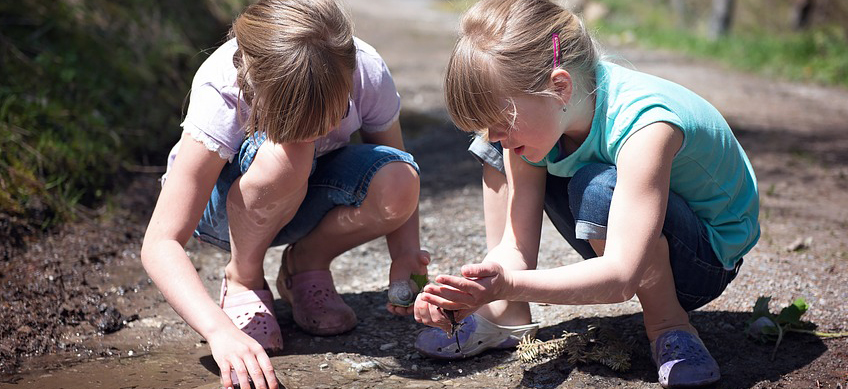 10 Ways Playing Outside Will Make Your Kid Smarter 10 Ways Playing Outside Will Make Your Kid Smarter